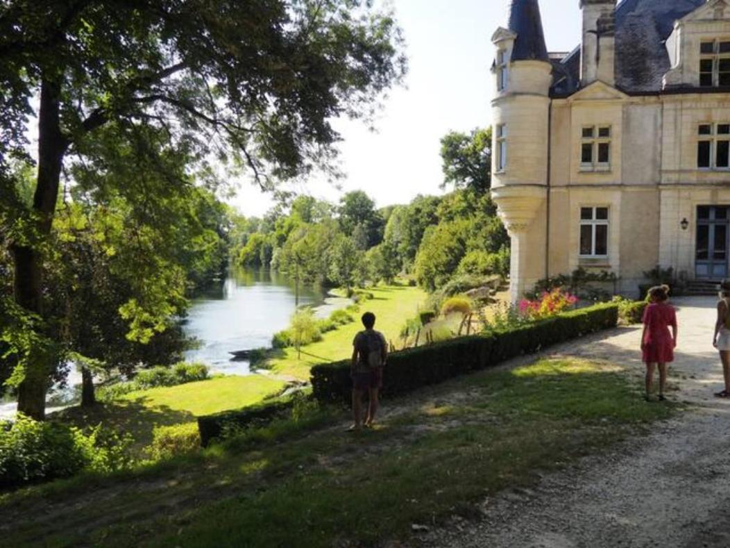 Chateau Des Loups - Les Cedres Bleus Echire Dış mekan fotoğraf
