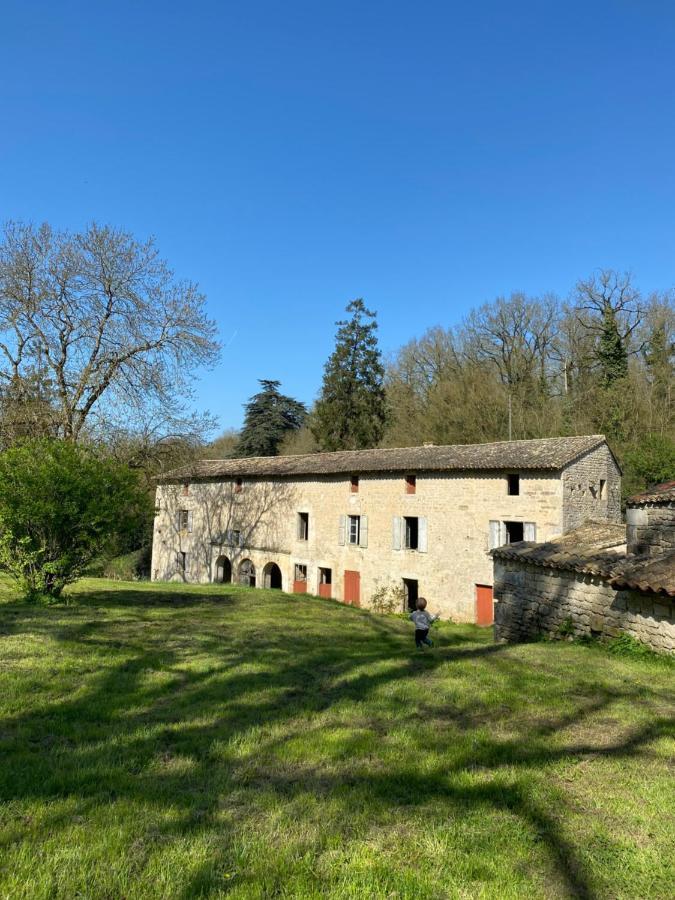 Chateau Des Loups - Les Cedres Bleus Echire Dış mekan fotoğraf
